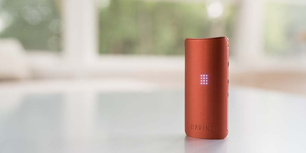DaVinci MIQRO vaporizer with lights on