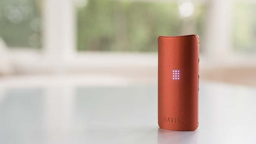 DaVinci MIQRO vaporizer with lights on