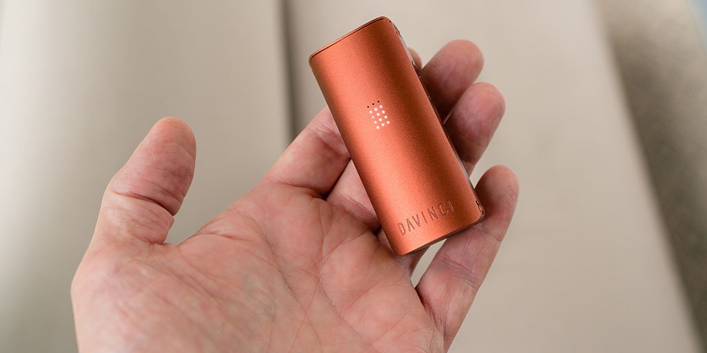 DaVinci MIQRO in hand